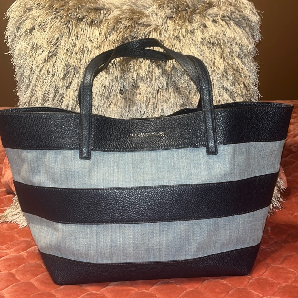 Michael Kors tote bag with detachable clutch - Picture 2 of 12
